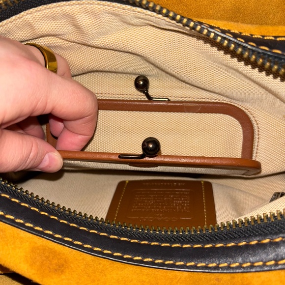 Coach Rogue - Picture 6 of 11